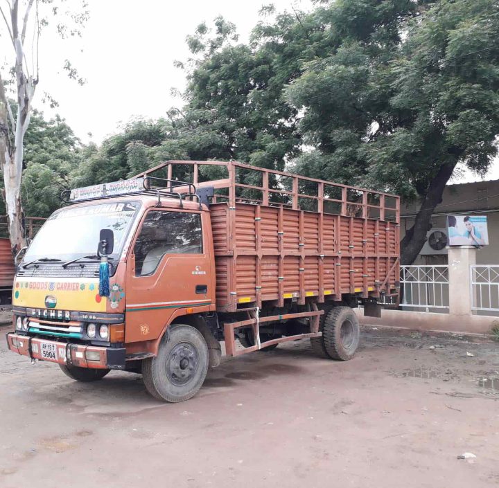 Dependable Yard Shuttling Services for On-Site Transfers